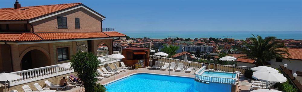 Residence Il Borgo Tortoreto Eksteriør billede