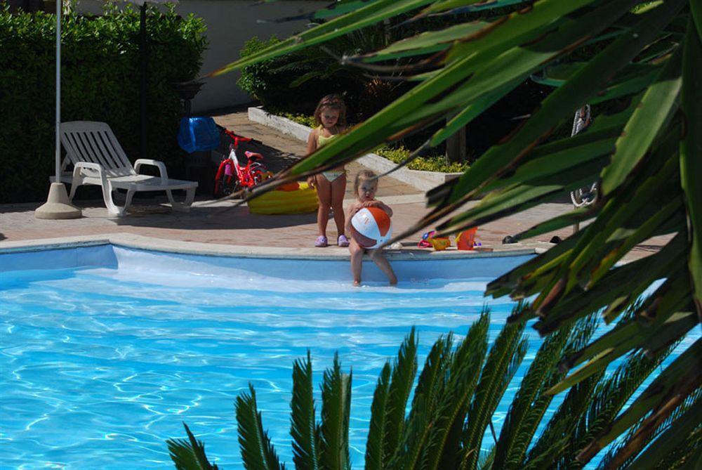 Residence Il Borgo Tortoreto Eksteriør billede