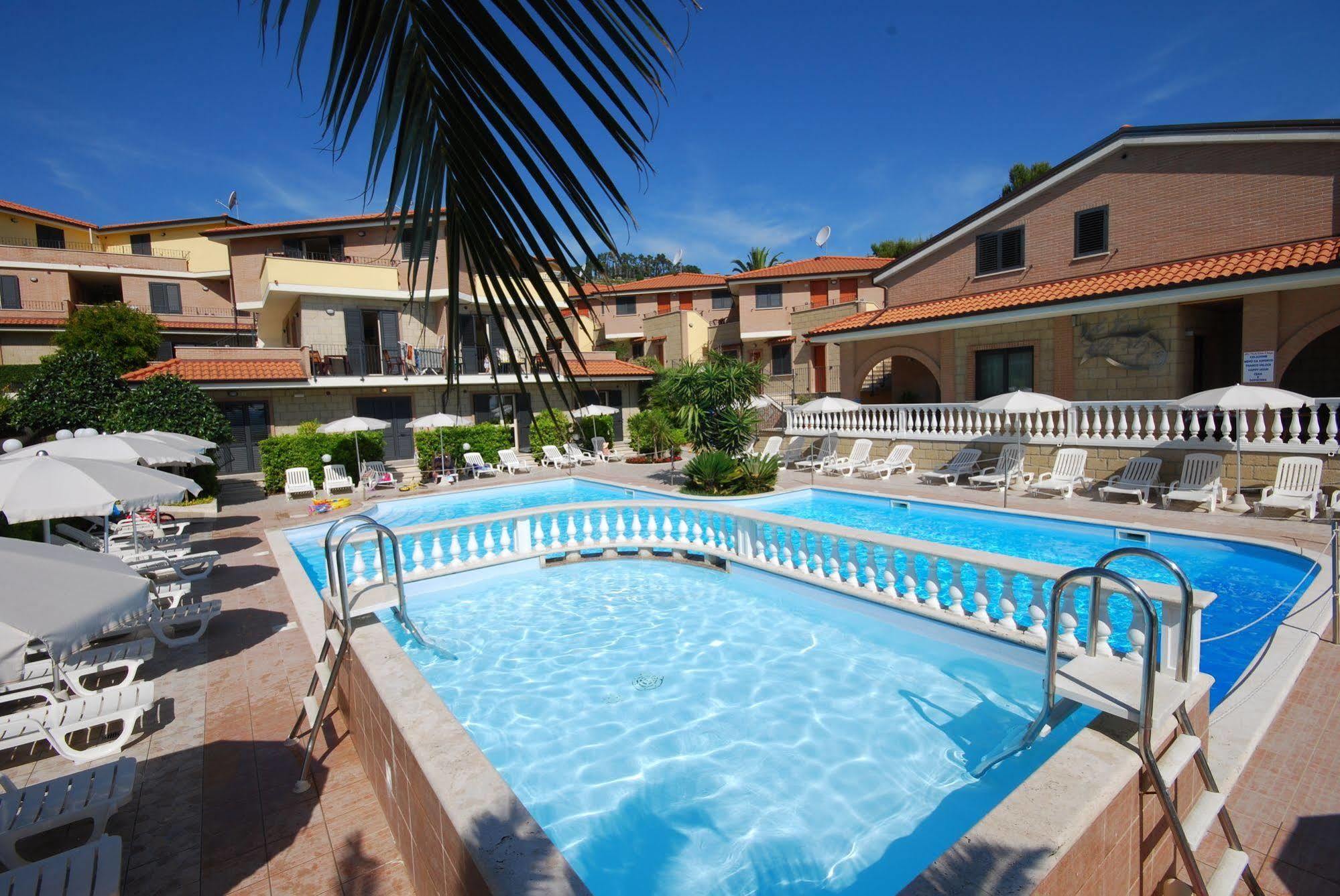 Residence Il Borgo Tortoreto Eksteriør billede